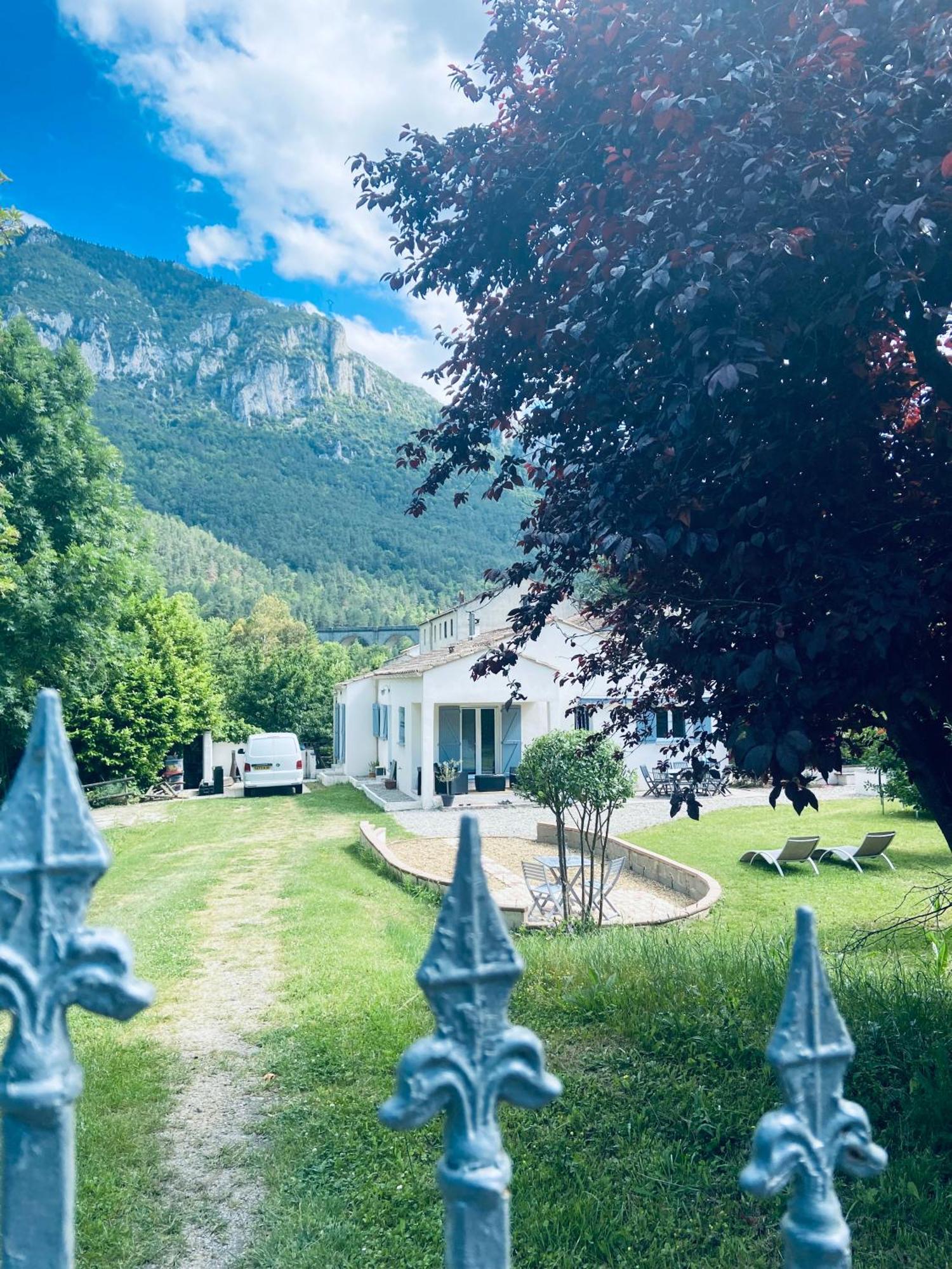 Private Riverside Villa With Breathtaking Views Axat Esterno foto